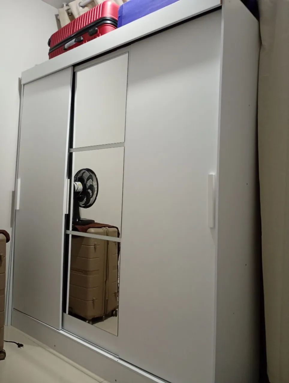 Guarda roupa branco retirada 14 bis 