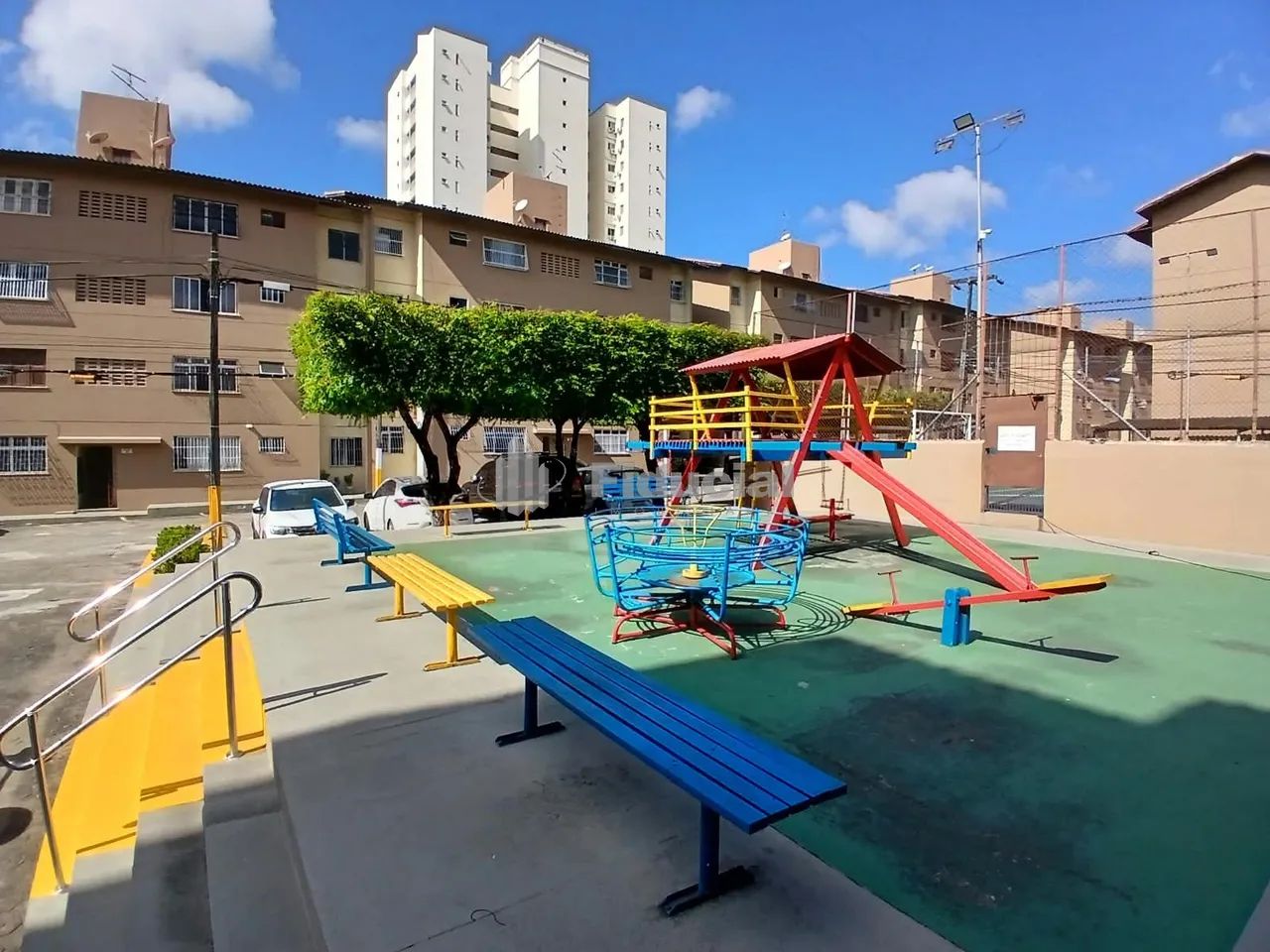 Apartamento com 69,37m², distribuído em 3 quartos, sendo 2 suítes, sala de estar e jantar,