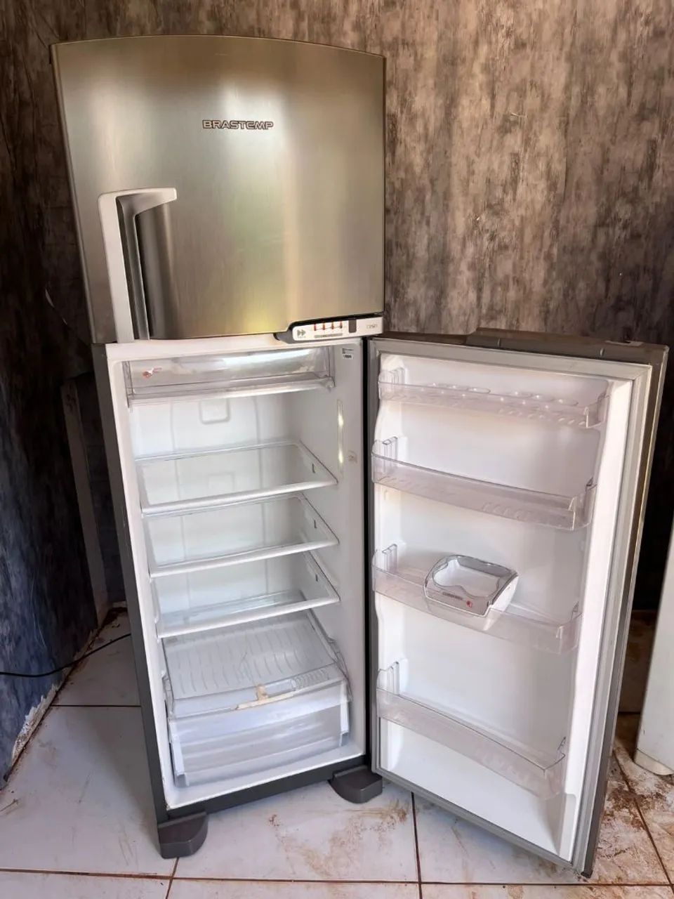 Perfeita Inox Apenas 2 anos de uso - Geladeiras e Freezers