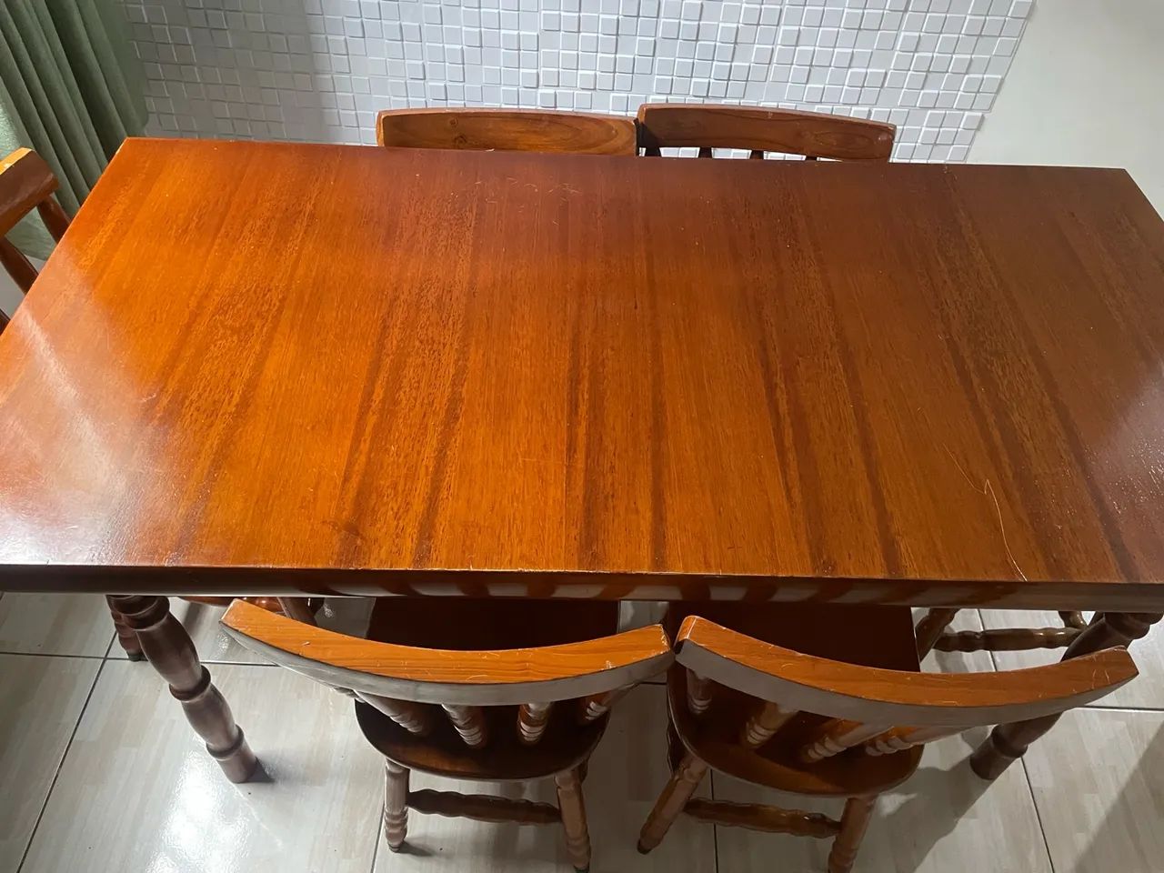 Mesa de madeira com 6 cadeiras  - Foto 2
