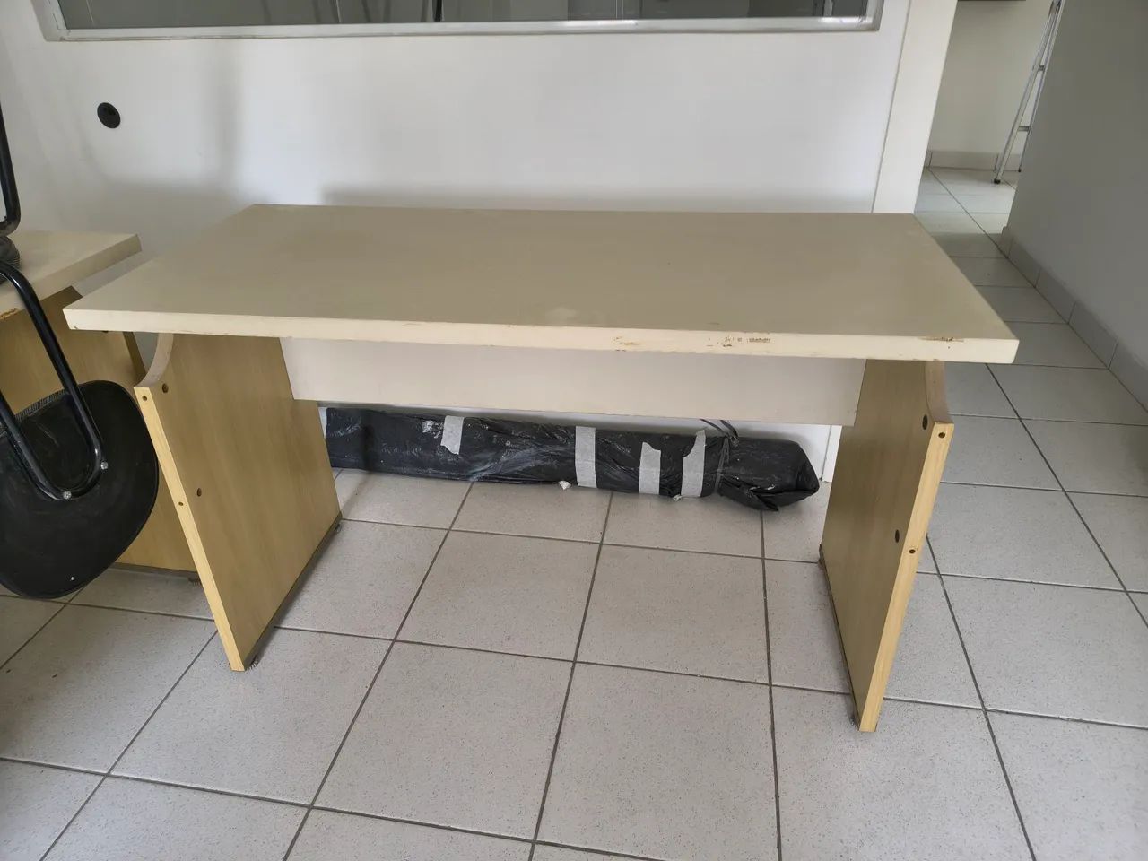 Mesas e cadeiras para escritorio