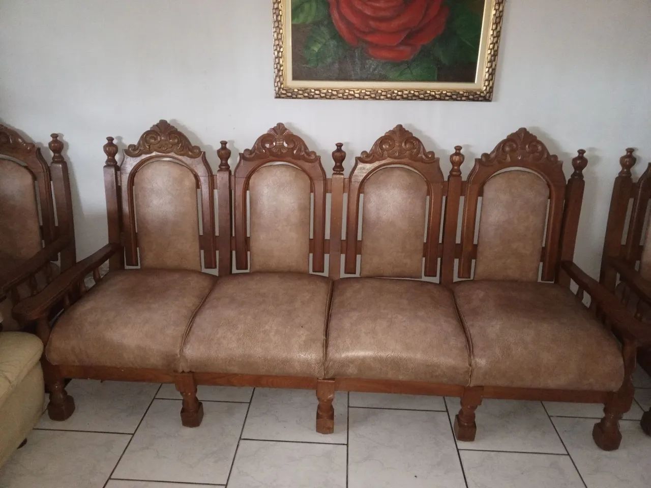 Sofá e mesa colonial