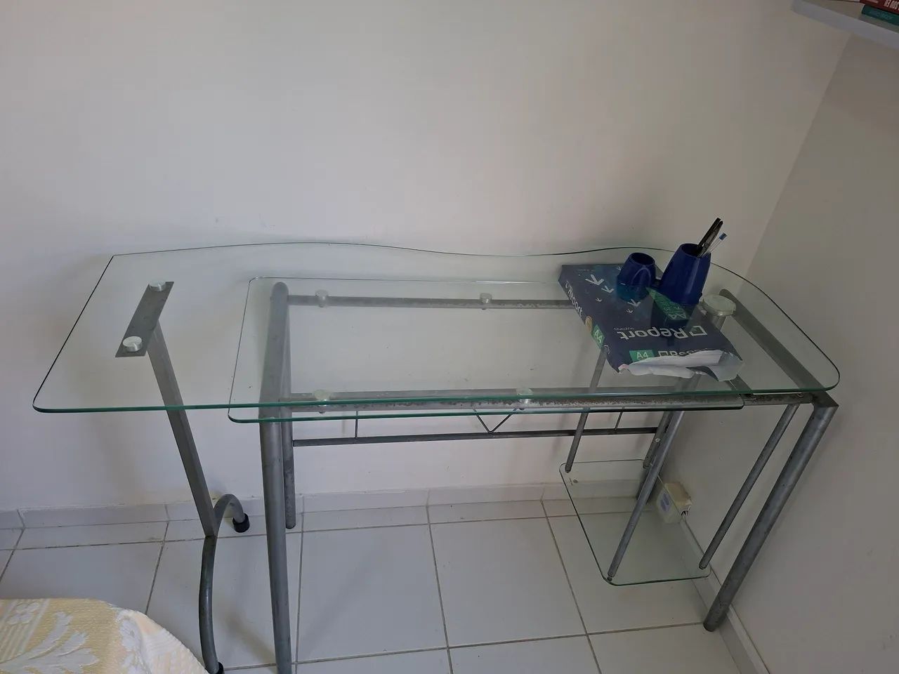 Escrivaninha de alumínio e vidro  - Foto 3