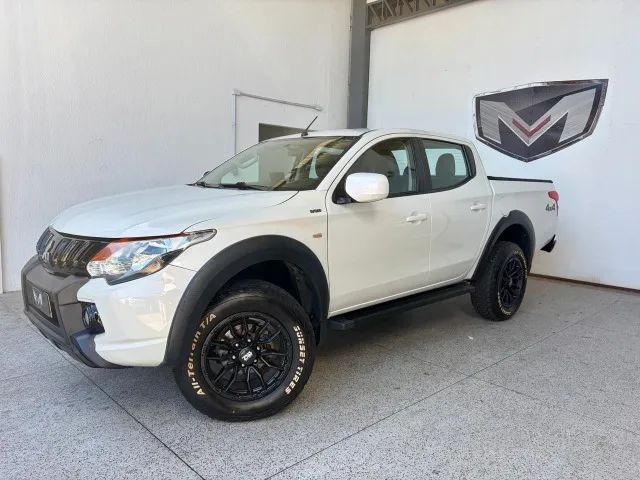 Mitsubishi L200 2023