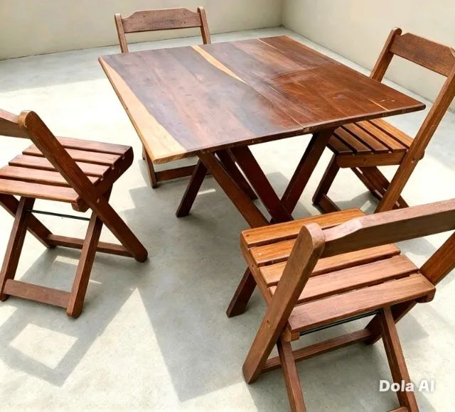 Mesa com estilo amadeirado