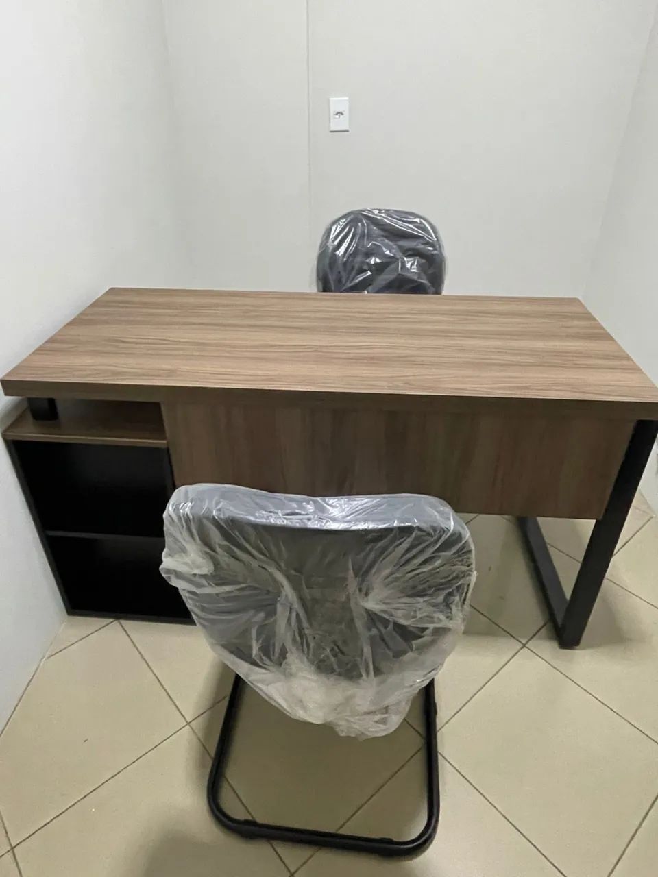 MESA DE ESCRITORIO INDUSTRIAL COM GAVETEIRO 1.36 LOJA IKONOFFICE 