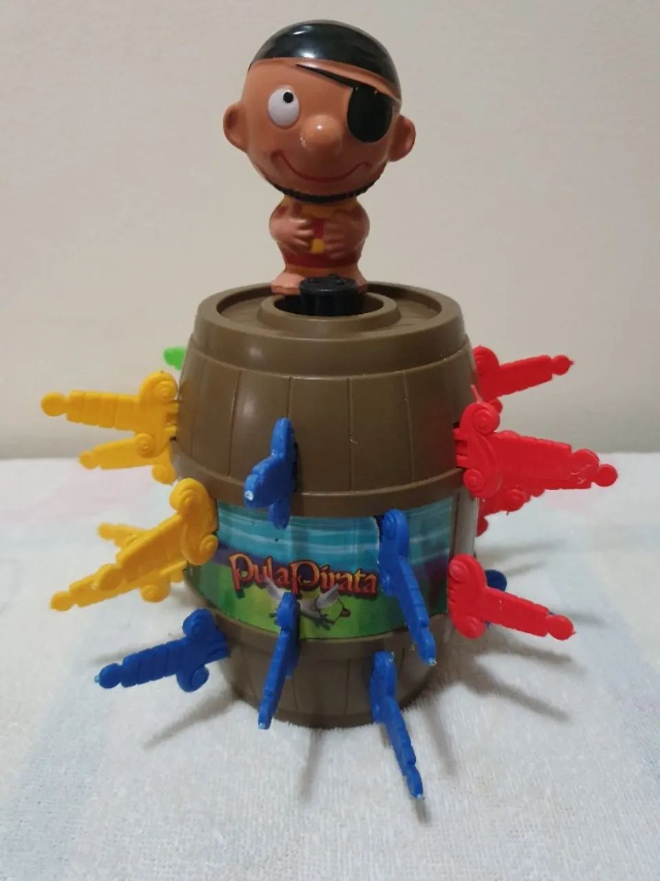 Brinquedo Estrela Pula Pirata Original Com As 24 Espadas