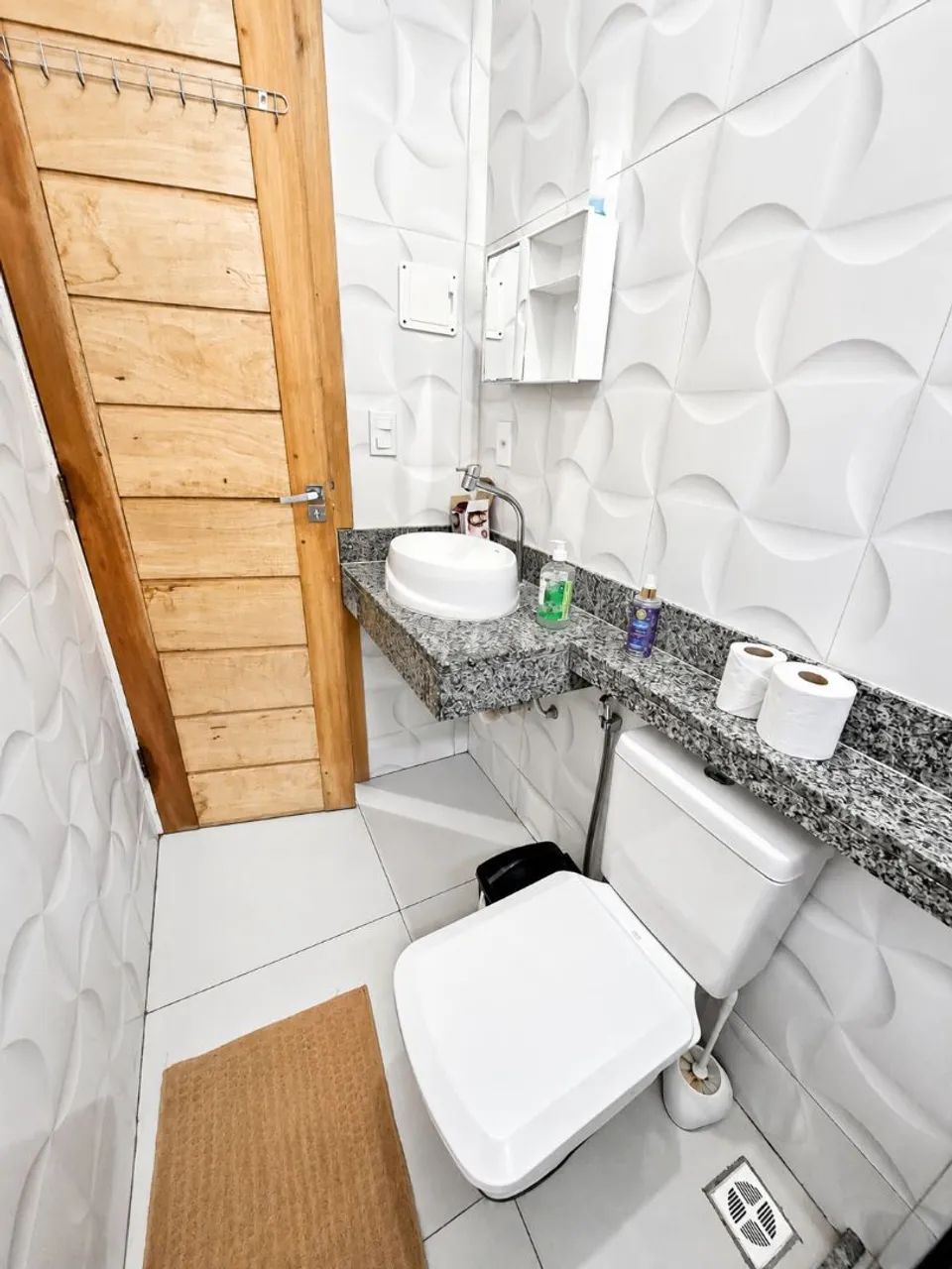 Vende-se prédio com 4 casas totalmente independentes - Foto 2