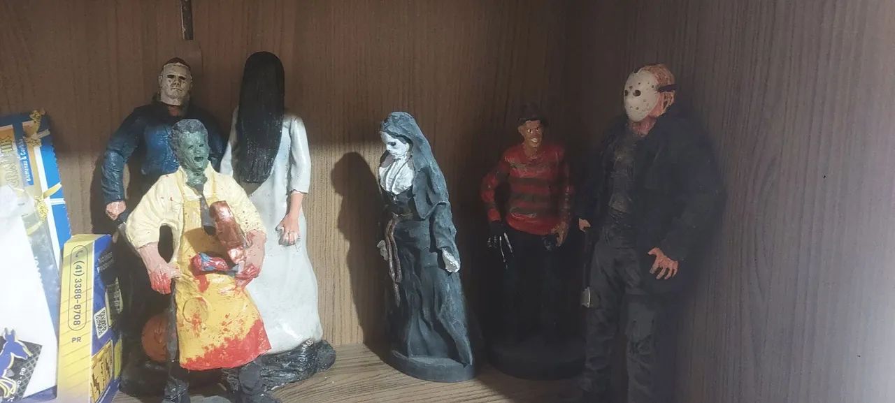 Bonecos de terror de resina