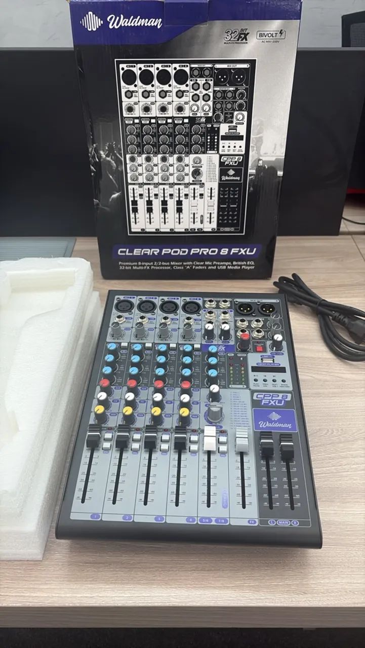 Mesa de som Waldman 8 canais sem uso