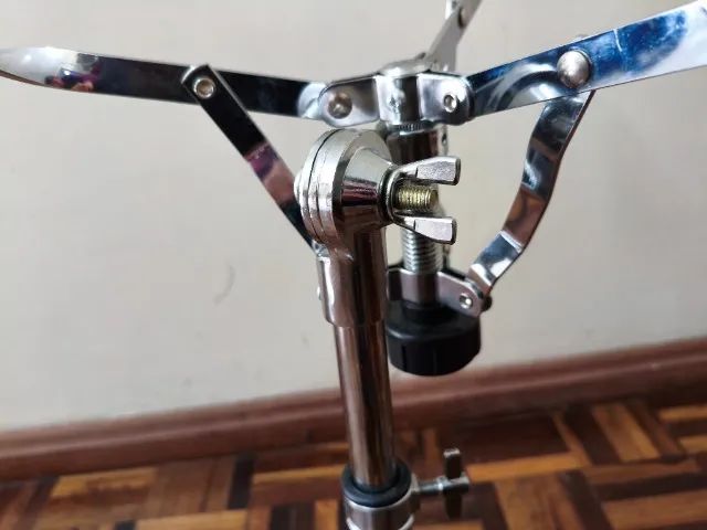 Estante de Caixa Cromada com Pés Duplos - Foto 2