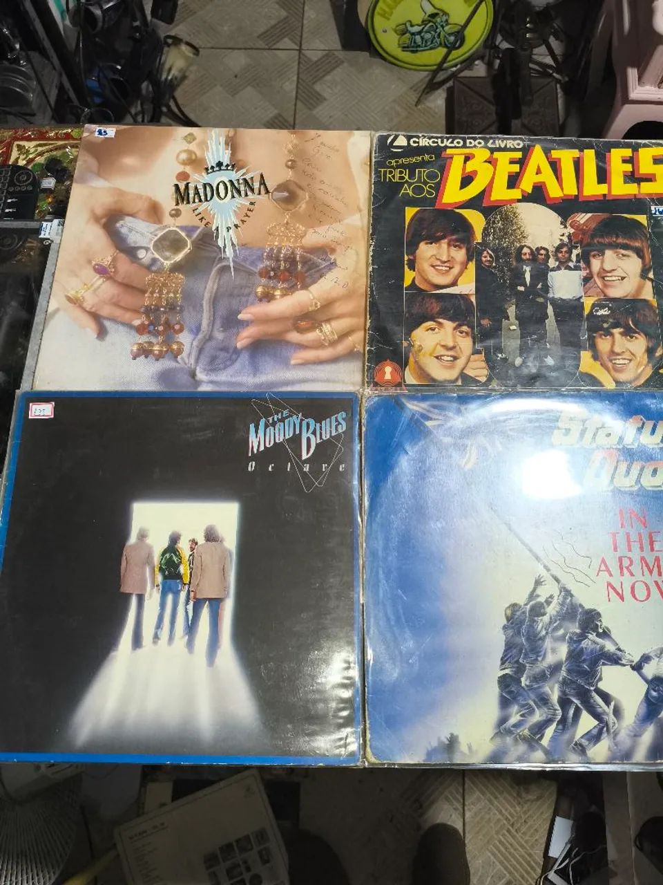 Lote com quatro disco de vinil sendo um dos bicos duplo clássicos