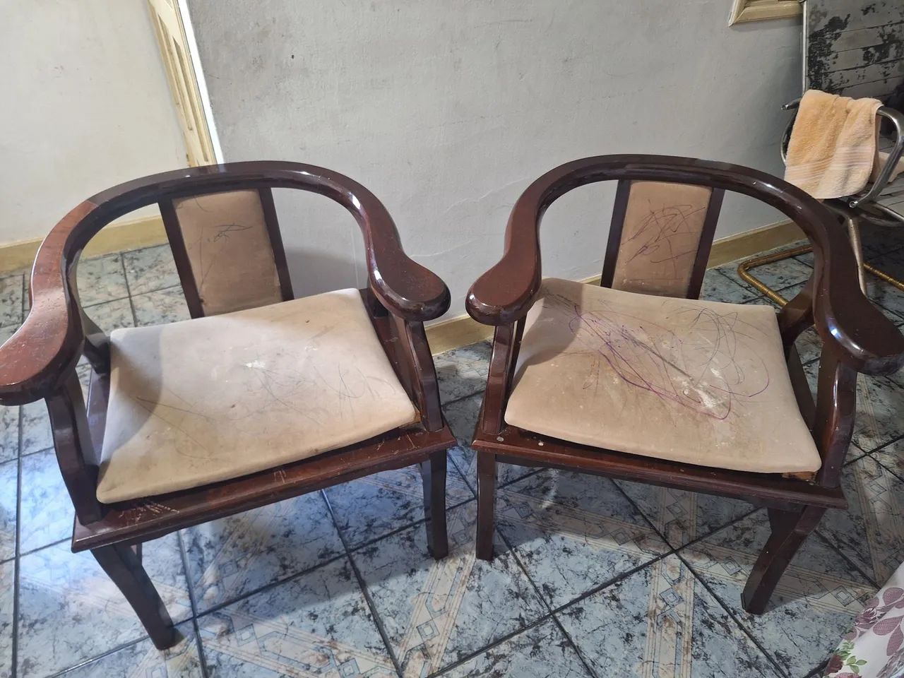 Conjunto de duas poltronas usadas - Foto 2