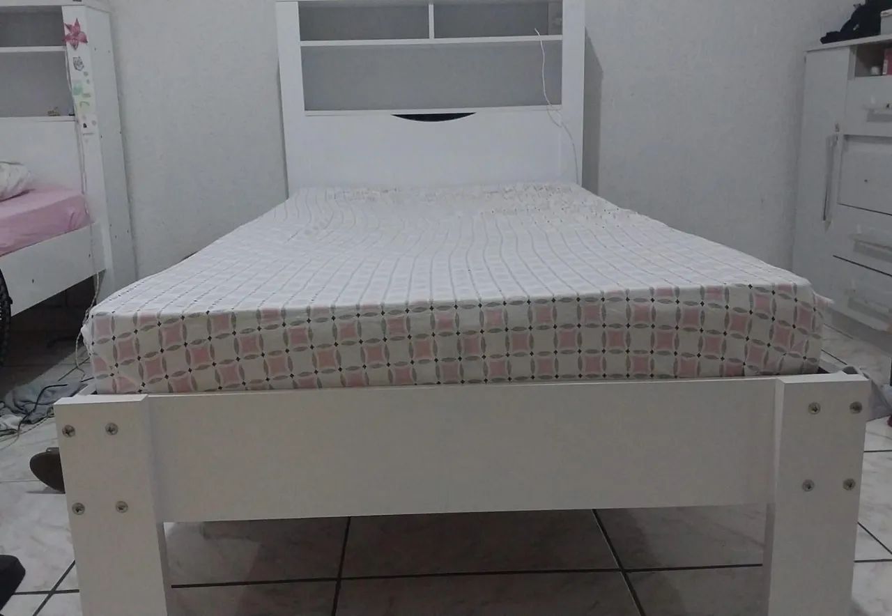 Cama solteiro com baú