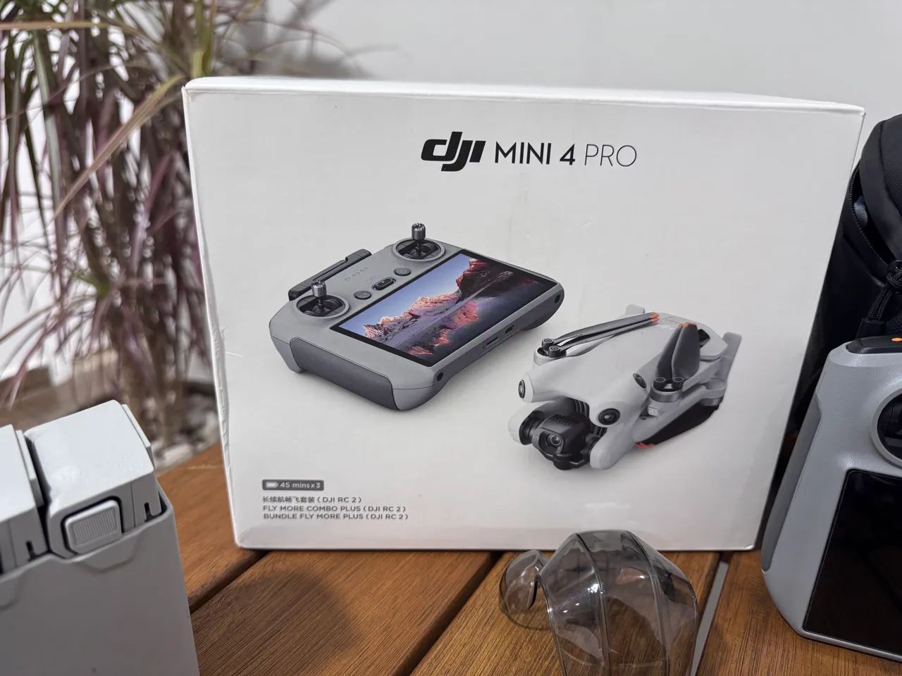 Drone DJI Mini 4 Pro Fly More Combo Plus Estado de Novo! - Foto 2