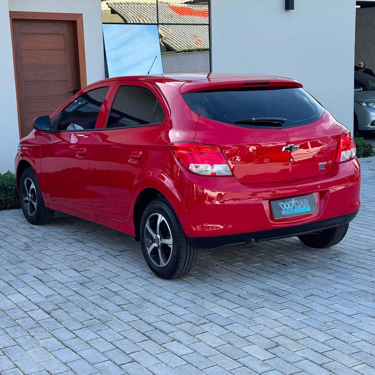 Chevrolet Onix Hatch LT 1.0 8V Flex Power Mec. 4P 2014 - Foto 4