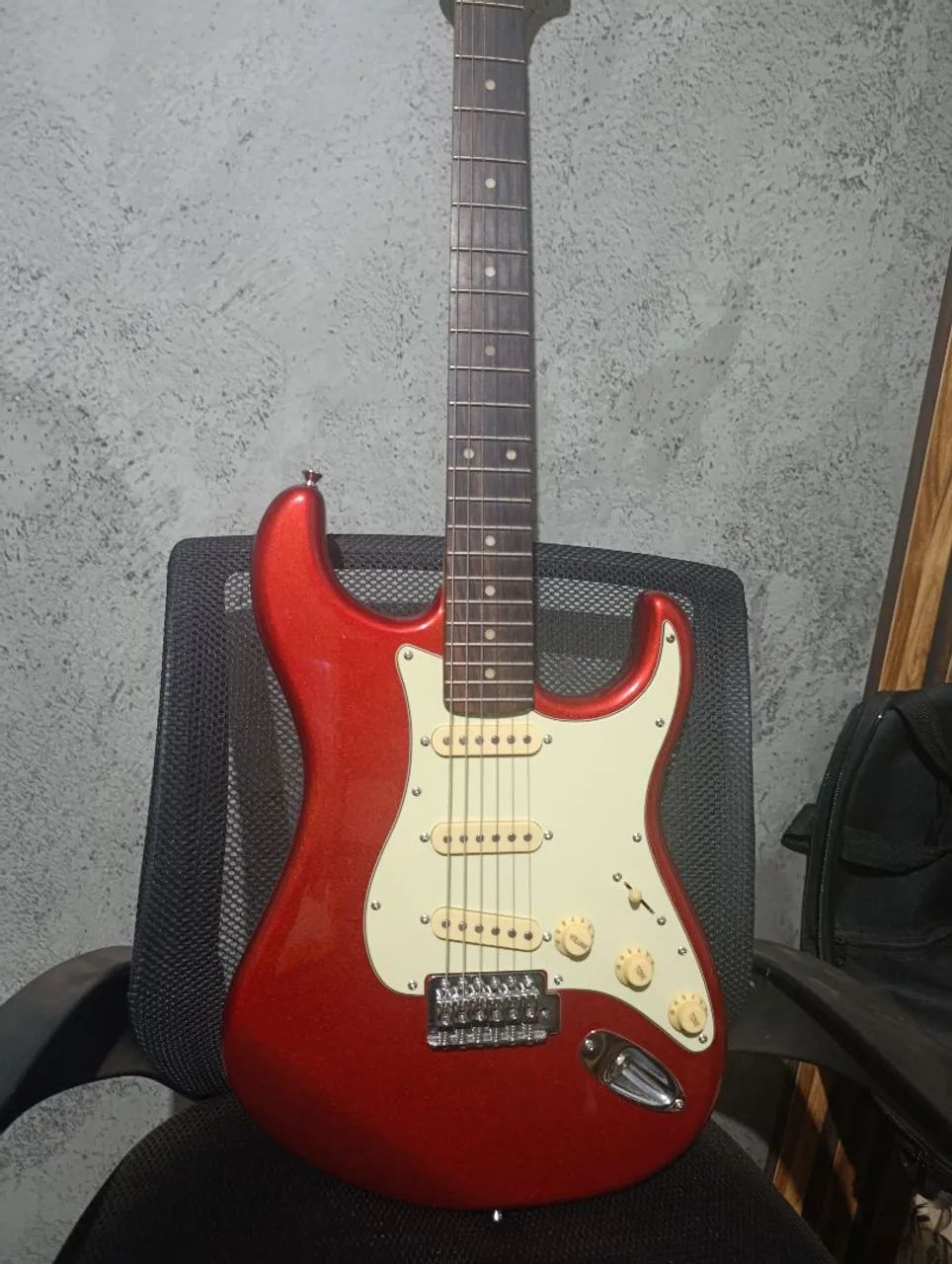 Guitarra Memphis Tagima mg32 com capa, alça e palheta  - Foto 3