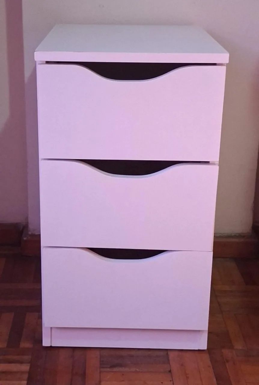 mesinha de cabeceira branca