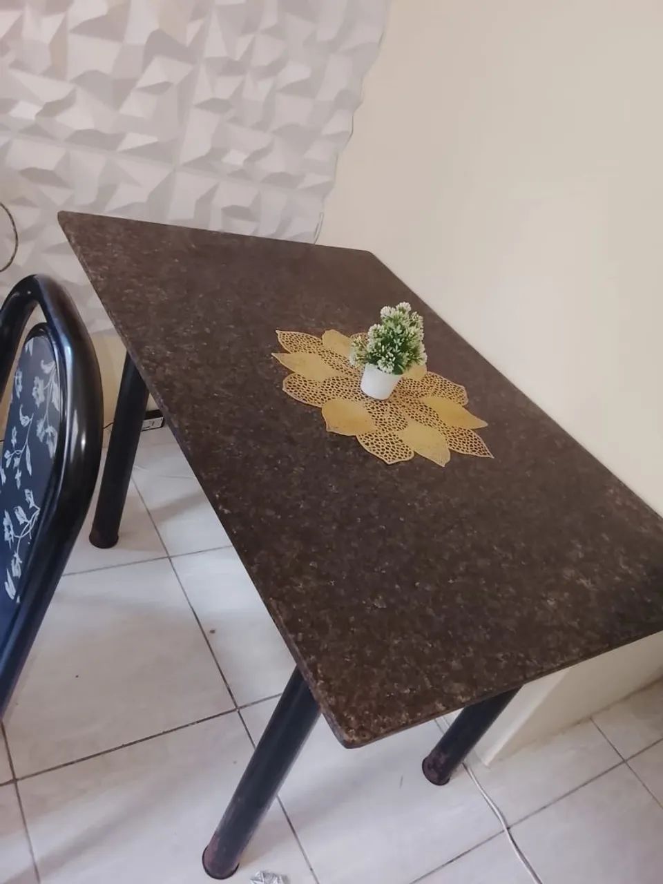 Mesa de Mármore com 4 Cadeiras - Linda e Resistente - Foto 3