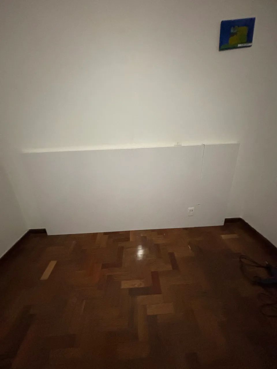 Cabeceira em MDF branco brilhante - Foto 2