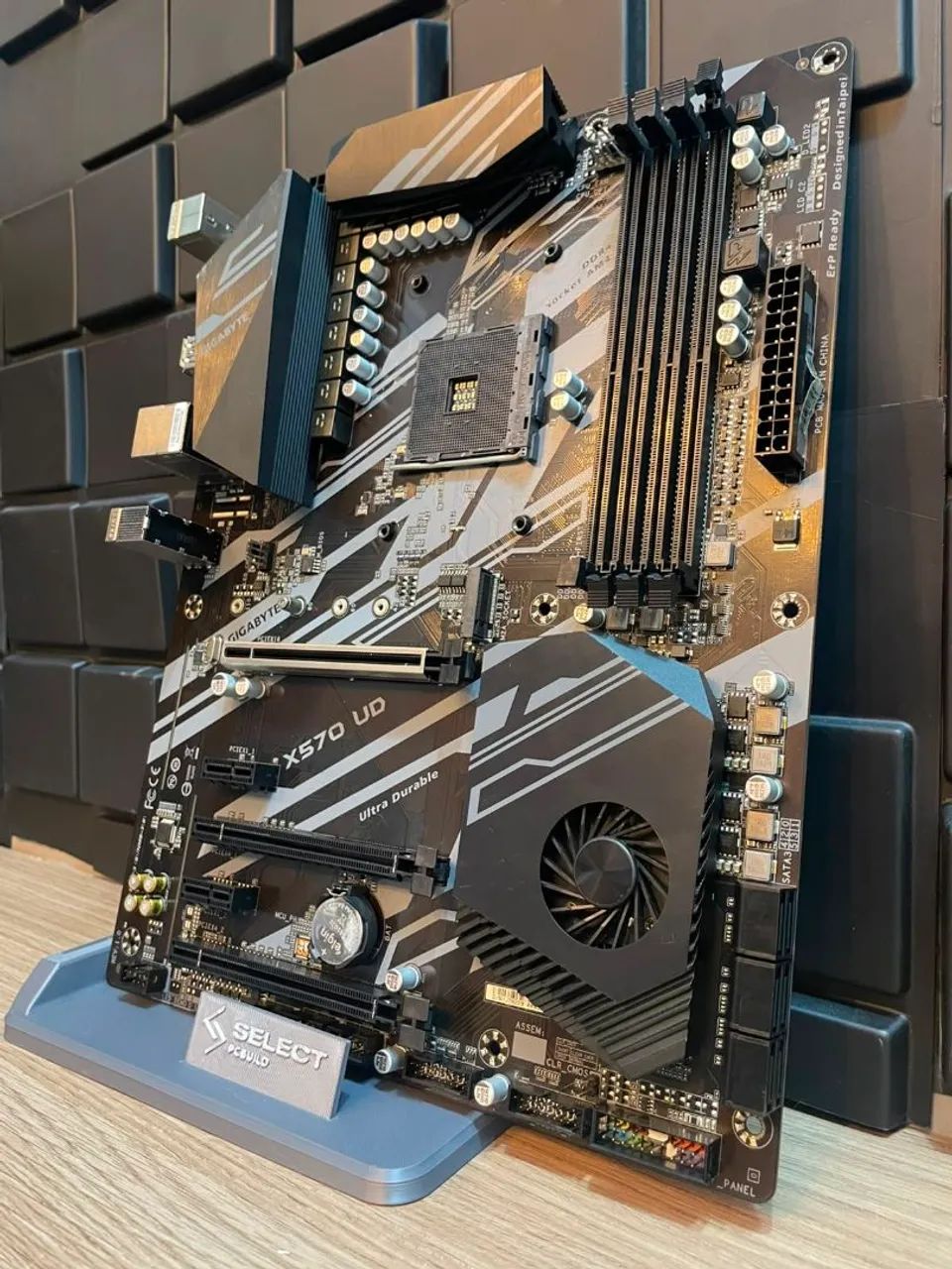 Gigabyte X570 - Foto 3