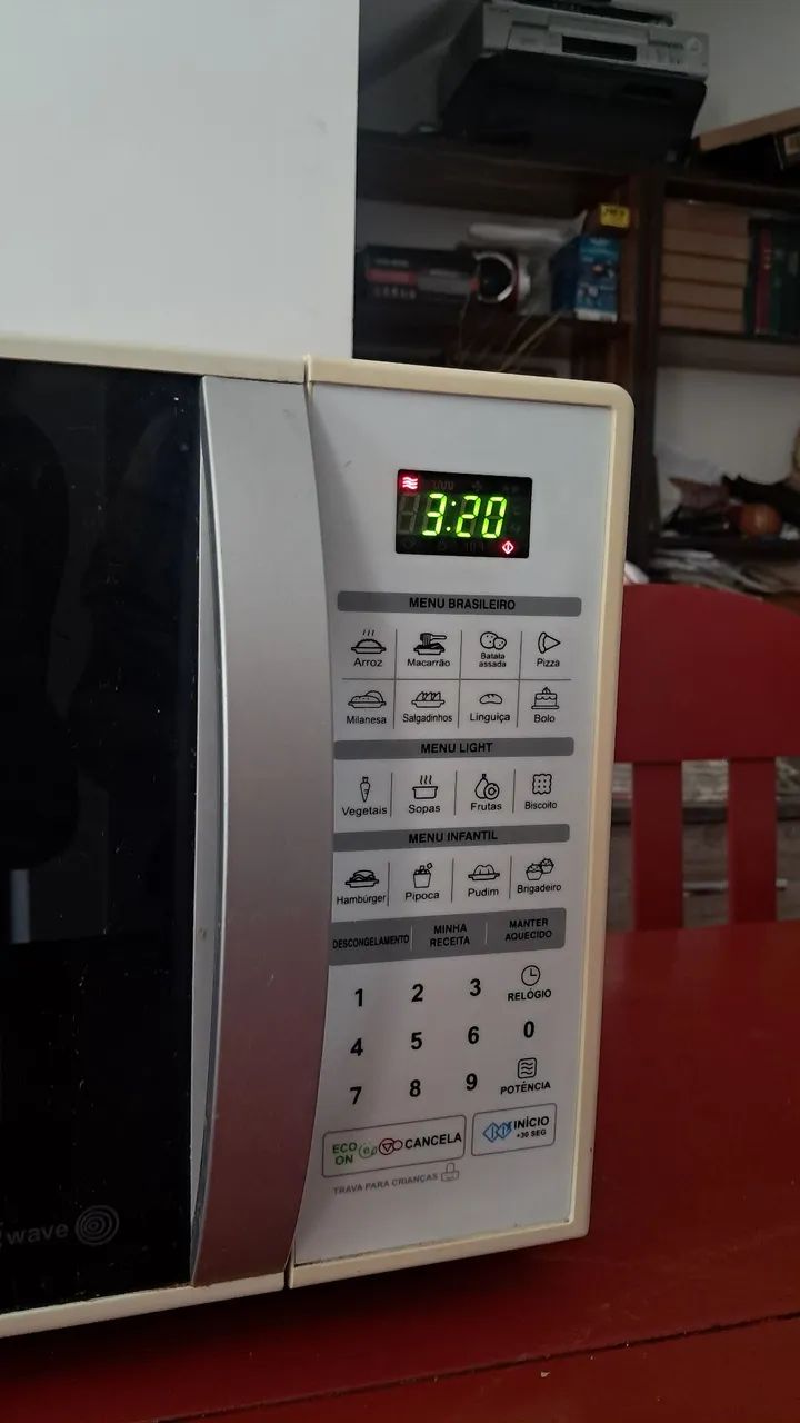 Micro-ondas LG Branco Revisado e Funcionando Perfeitamente - Foto 2