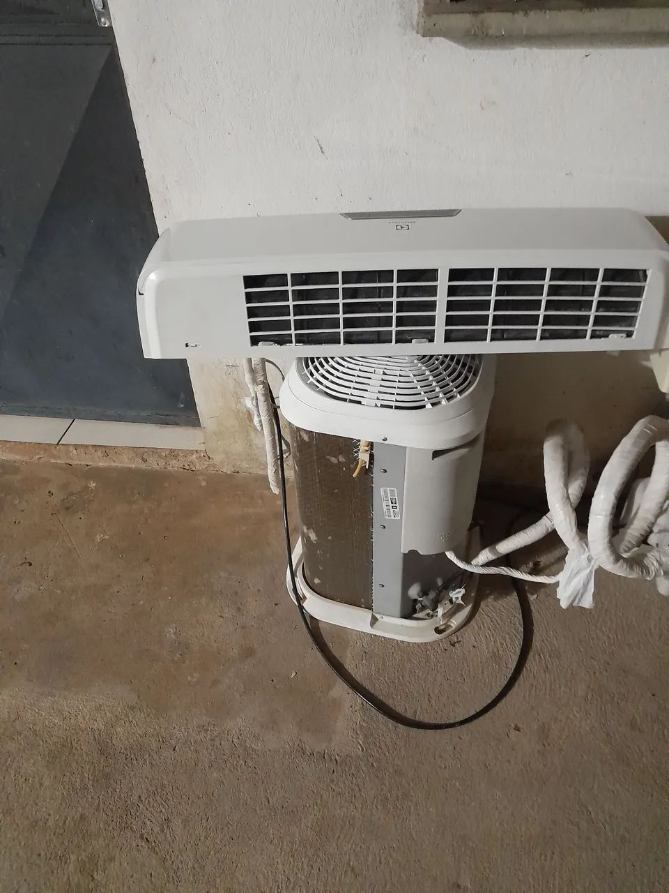 Vendo central inverter da eletrolux 12btus. Com instalação 1500 e todo. Material... - Foto 2