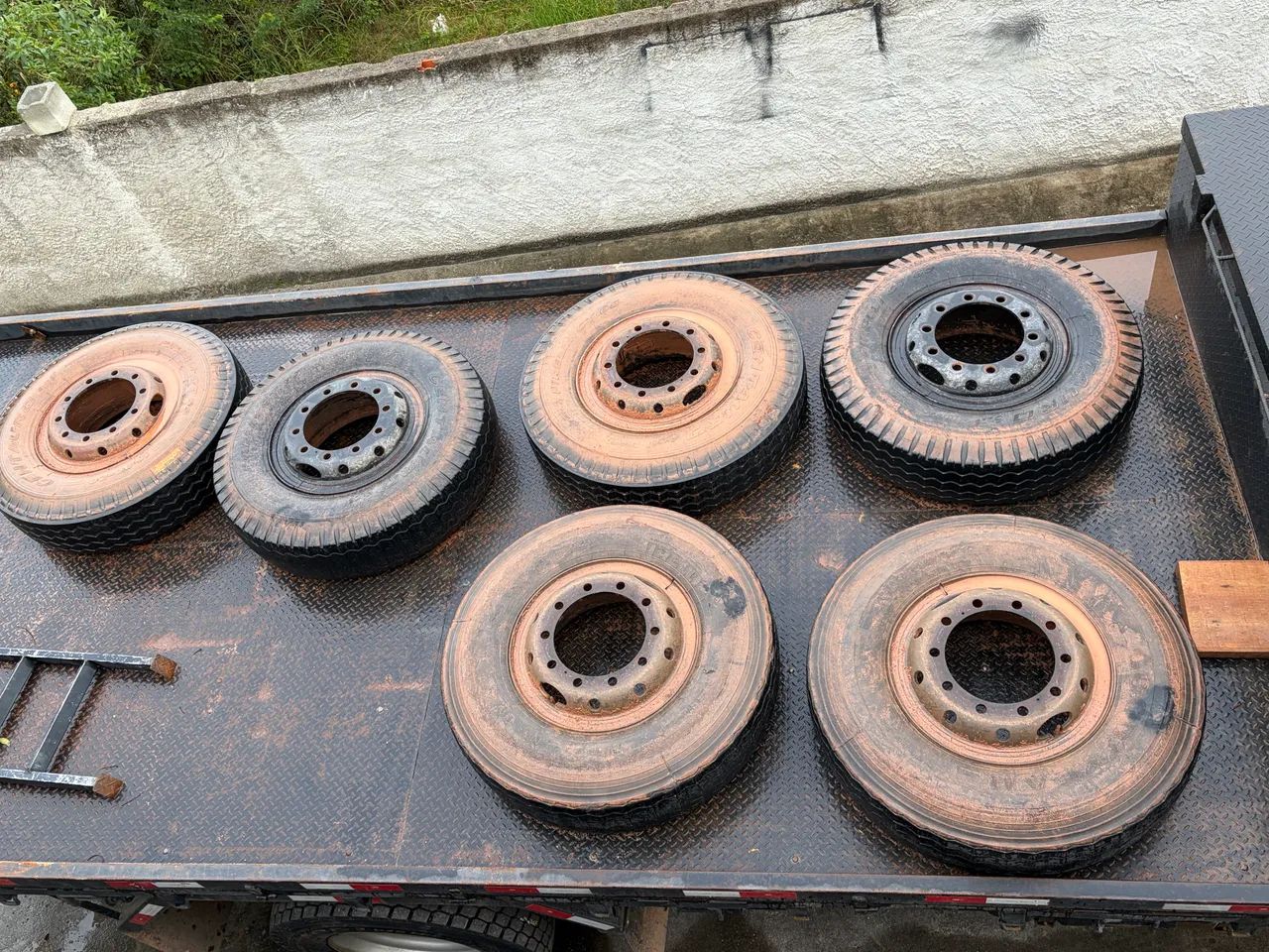 PNEUS COM RODA 1000-20