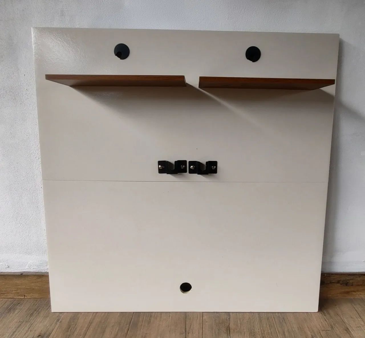 Painel de Parede 90x90cm com Prateleiras - Moderno e Funcional