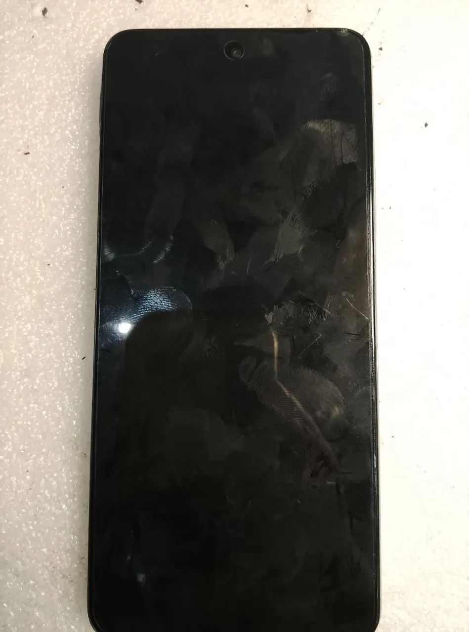 Vendo um C71 e um iPhone 8plus pra consertar ou retirarada de peças 