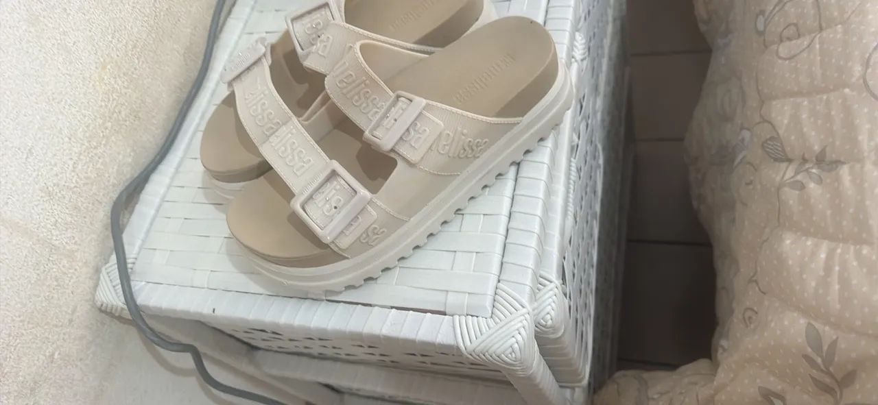 Papeti sandalhas novas  - Foto 2
