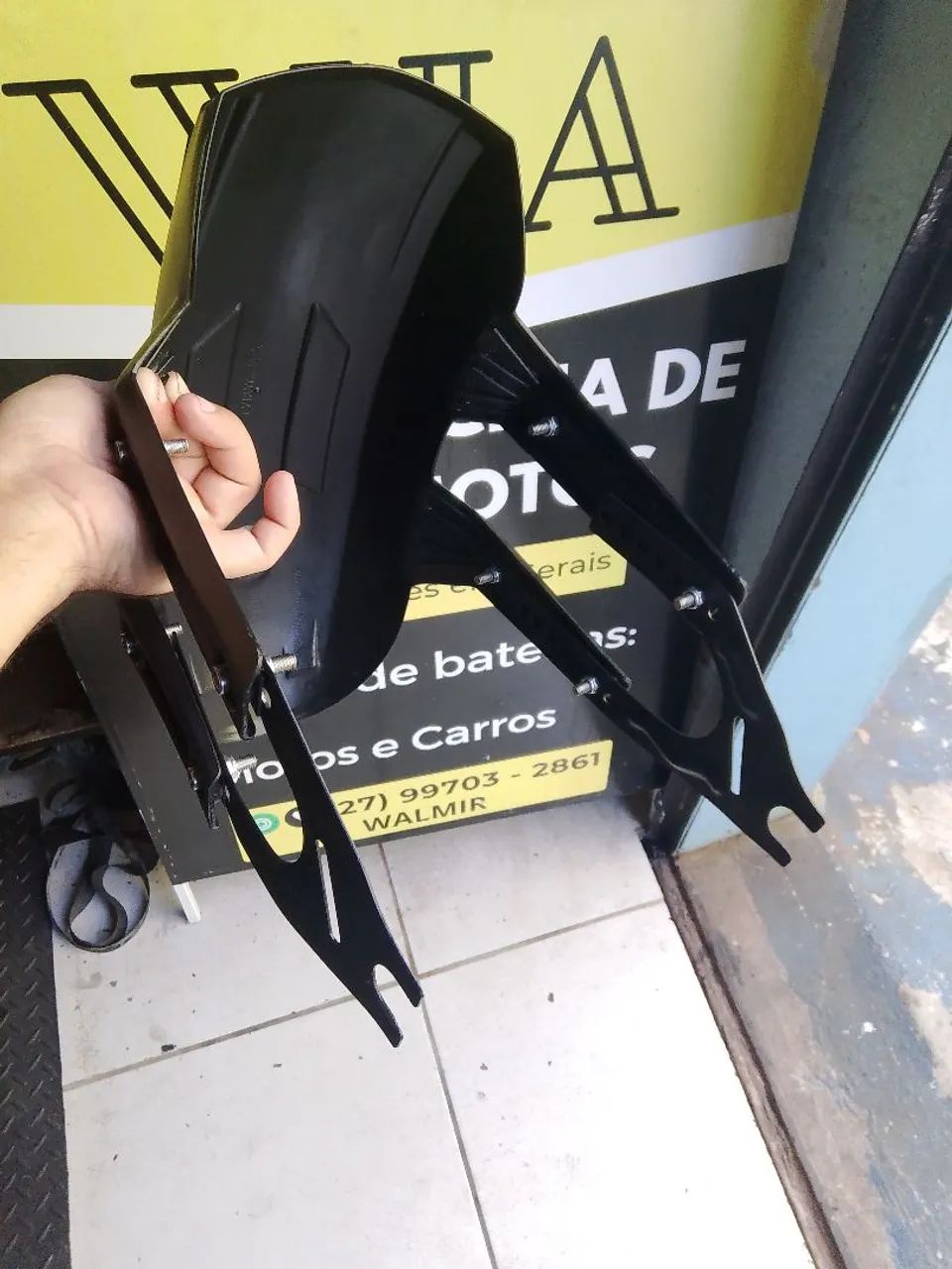 PARALAMA TRASEIRO MODELO PORTA GELO ÓTIMO PARA NÃO SUJAR O PASSAGEIRO GARUPA. - Foto 2