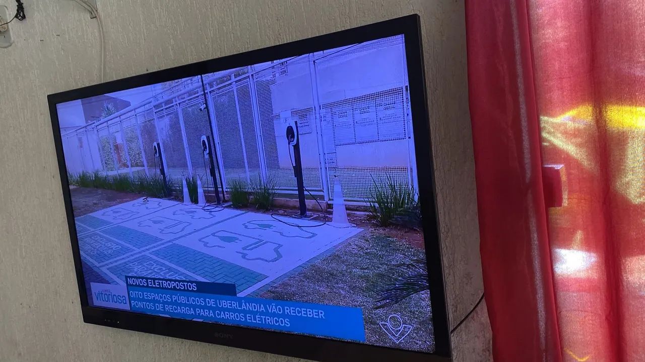 Vendi tv 49 polegadas não e smart - Foto 2