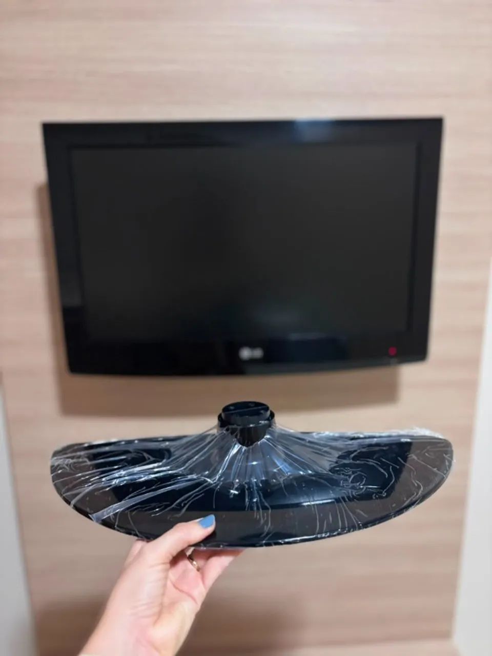 TV LG 26" LCD (não Smart) - Acompanha Pé de Mesa  - Foto 2