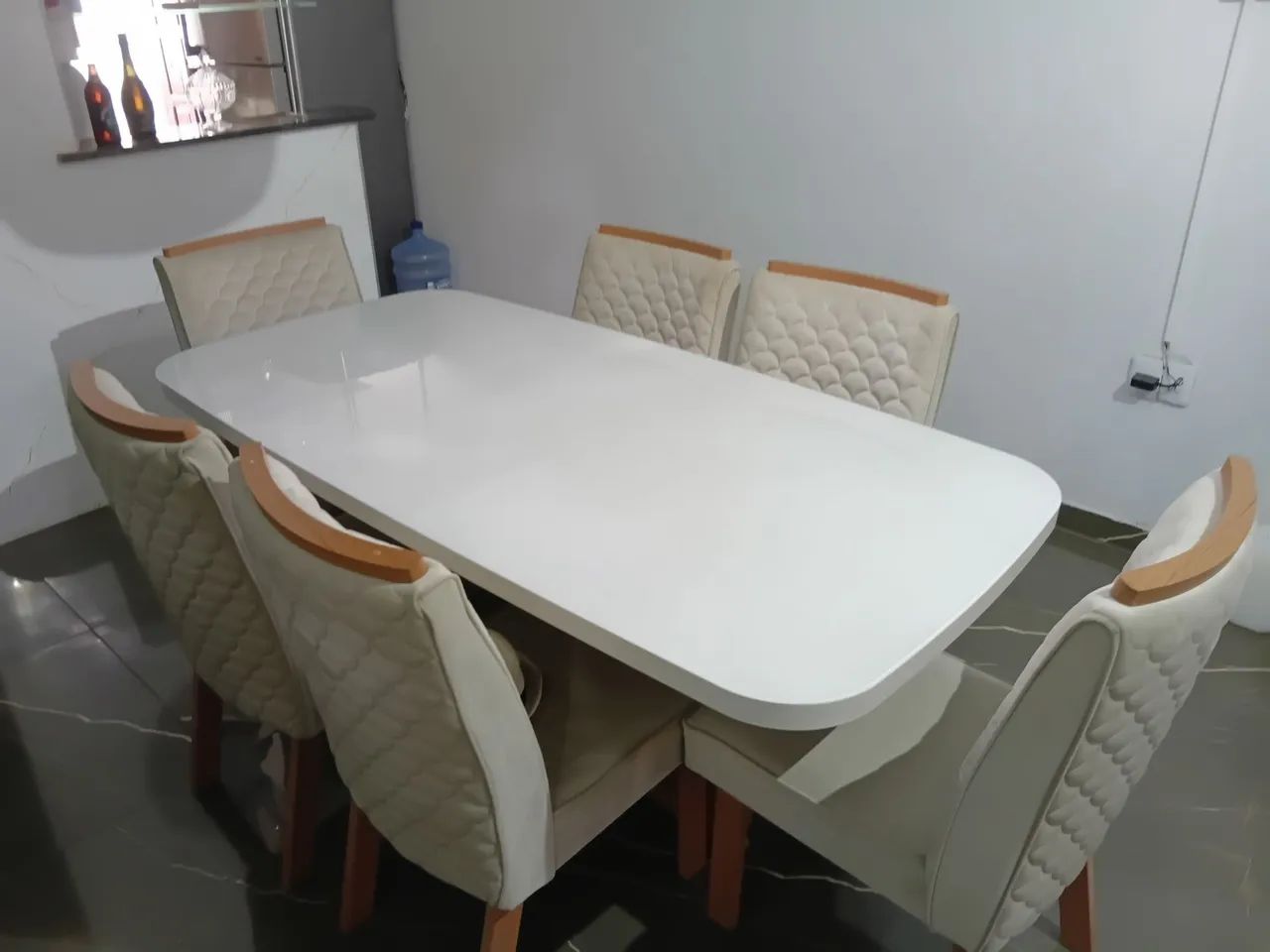 Vendo mesa de jantar, sofa e mesa de centro