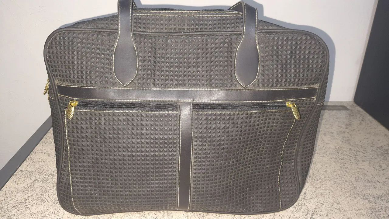 Bolsa em material emborrachado para notebook