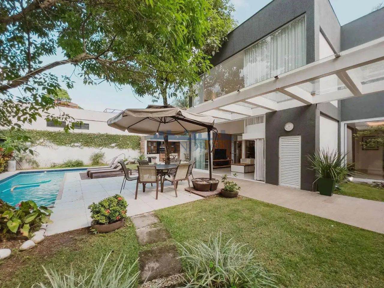 Magnífica casa em estilo contemporâneo com 986m² de terreno e 630m² no Itanhangá 2