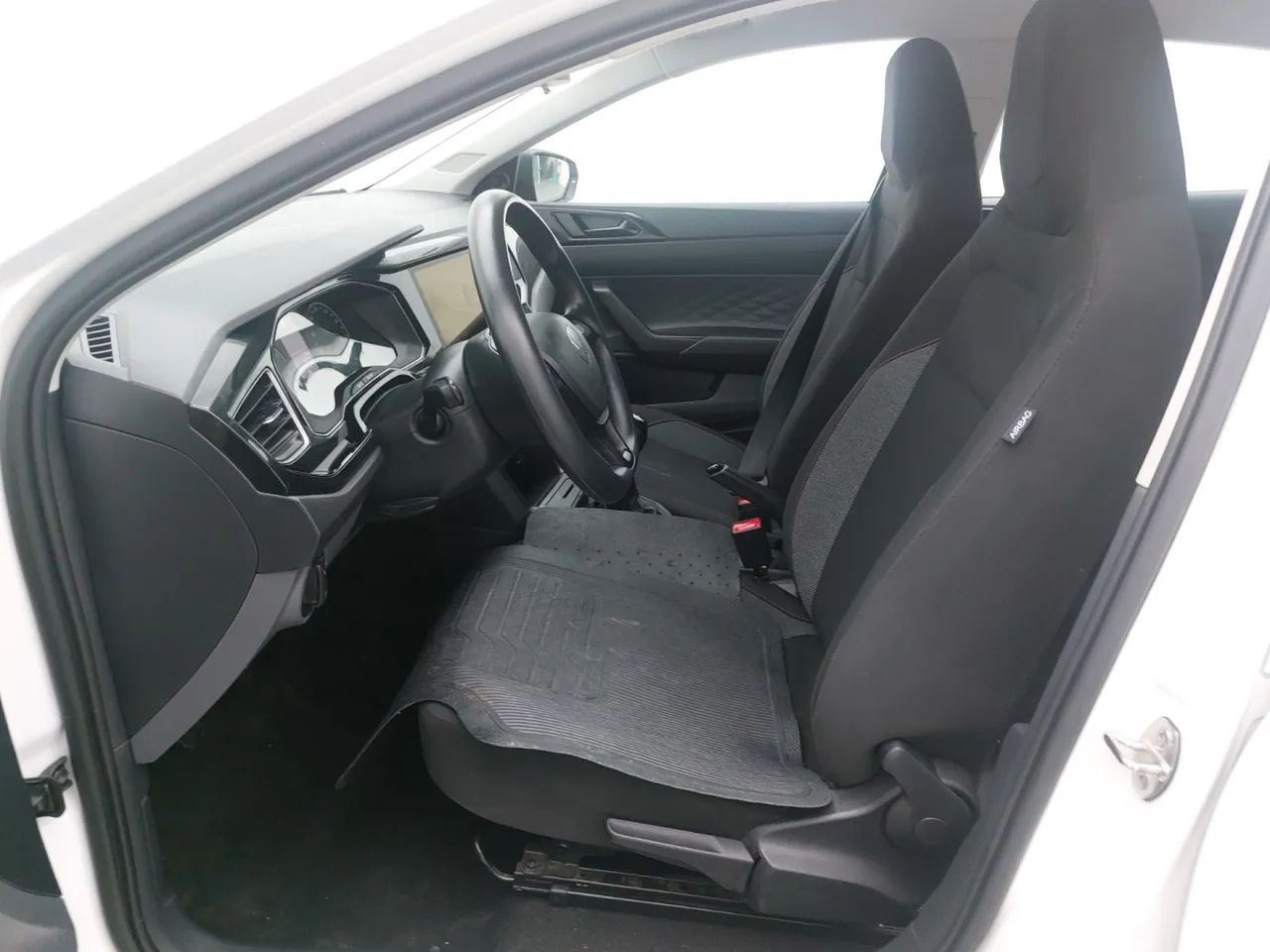 Volkswagen Polo Track 1.0 Flex 12V 5p, foto 16 de 18