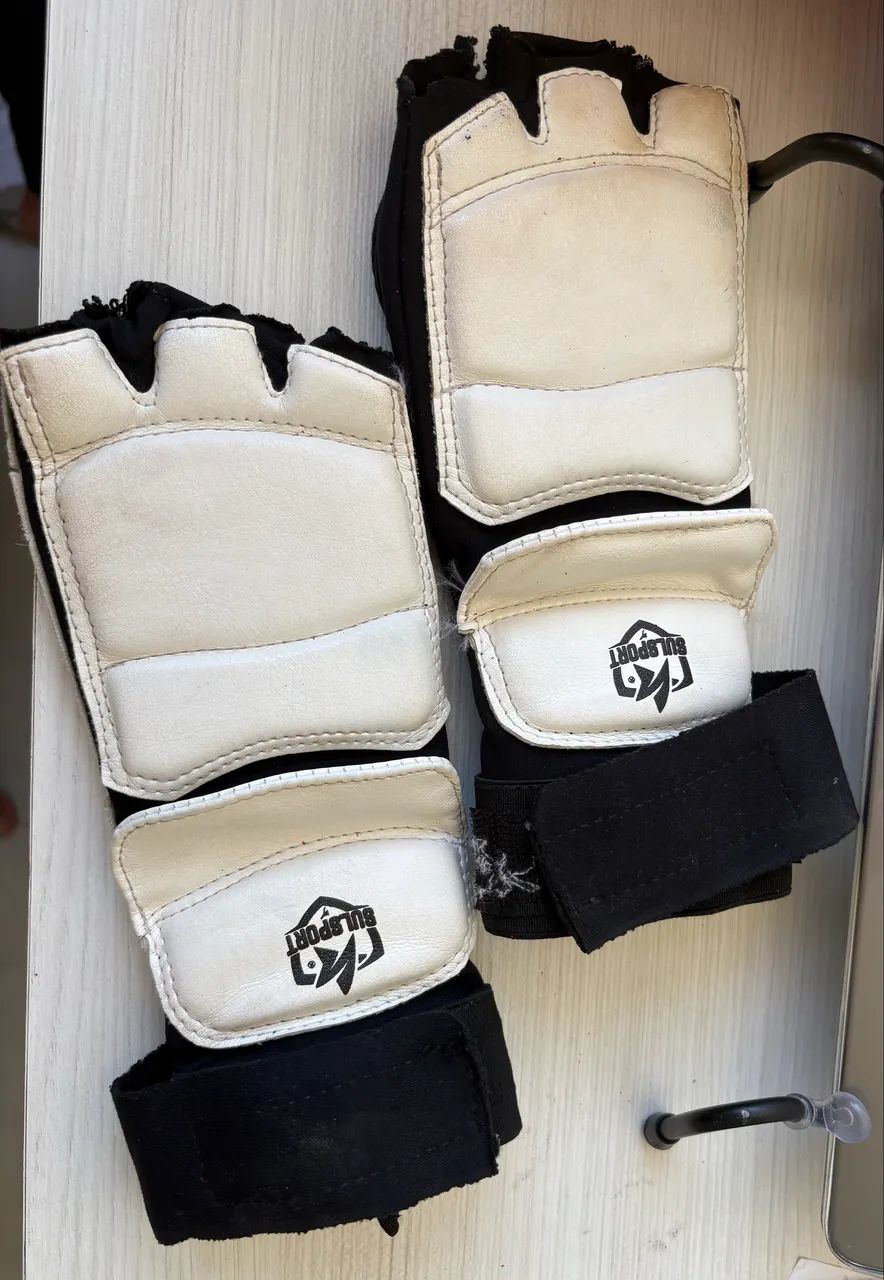 Par de luvas de proteção infantil - Taekwondo marca Sulsport (TAM 6 - 10 anos)