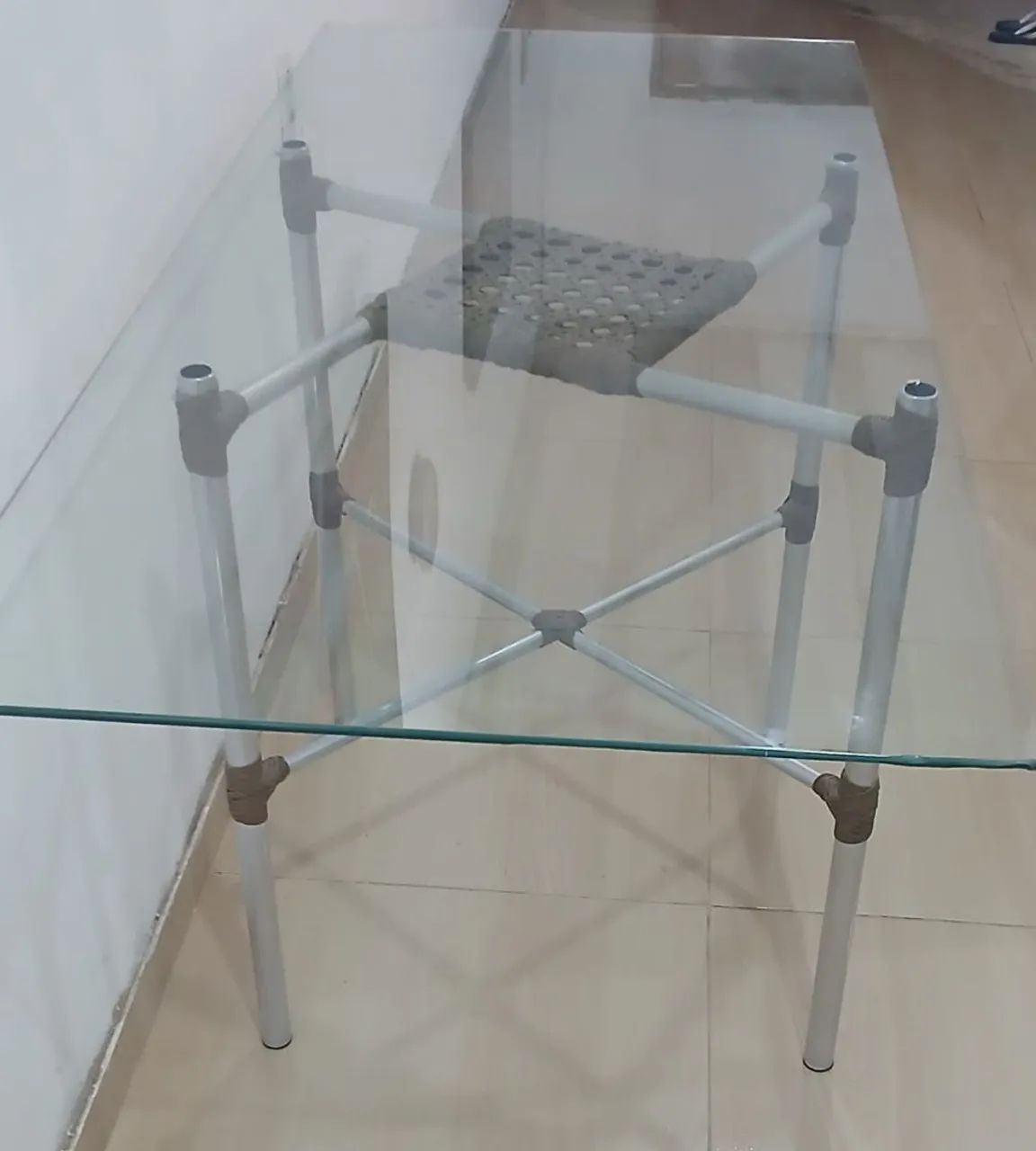 Mesa com tampo de vidro