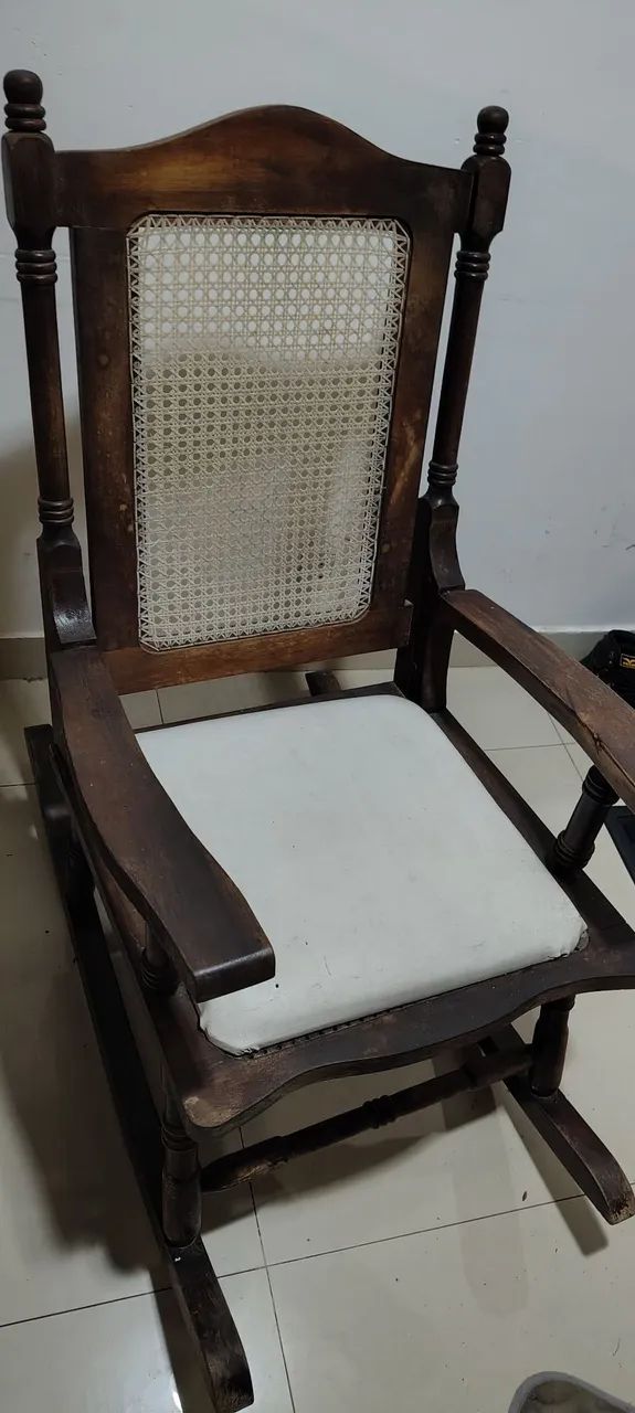 Cadeira de balanço de madeira vintage  - Foto 2