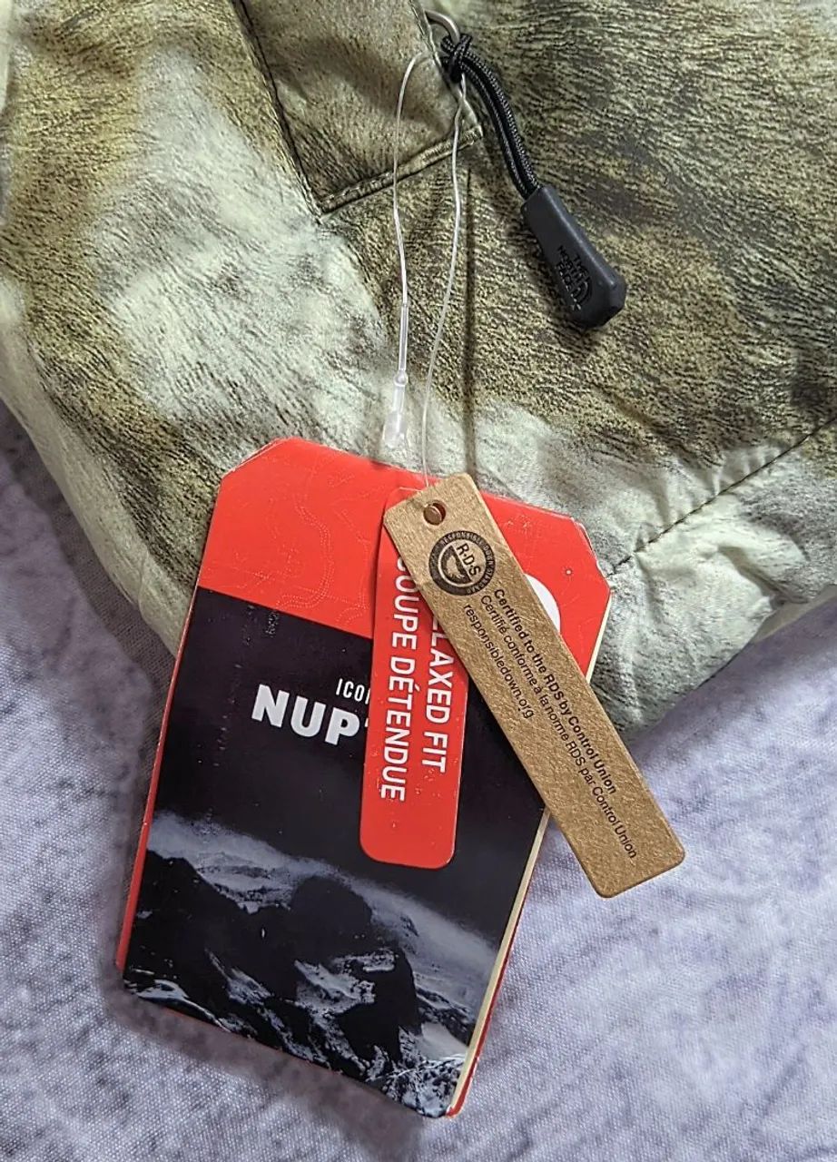 Jaqueta Puffer The North Face x Supreme Nuptse  - Foto 4