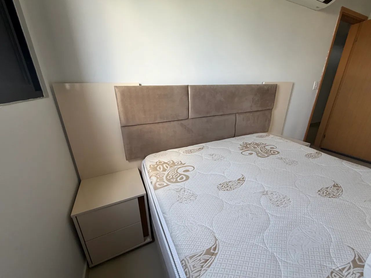 Cabeceira casal com criado mudo  - Foto 4