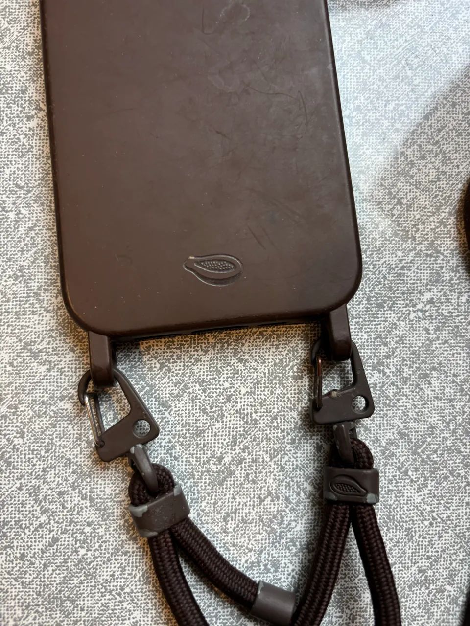Capa com cordão da marca Papaya marrom para iPhone 12 - Foto 2