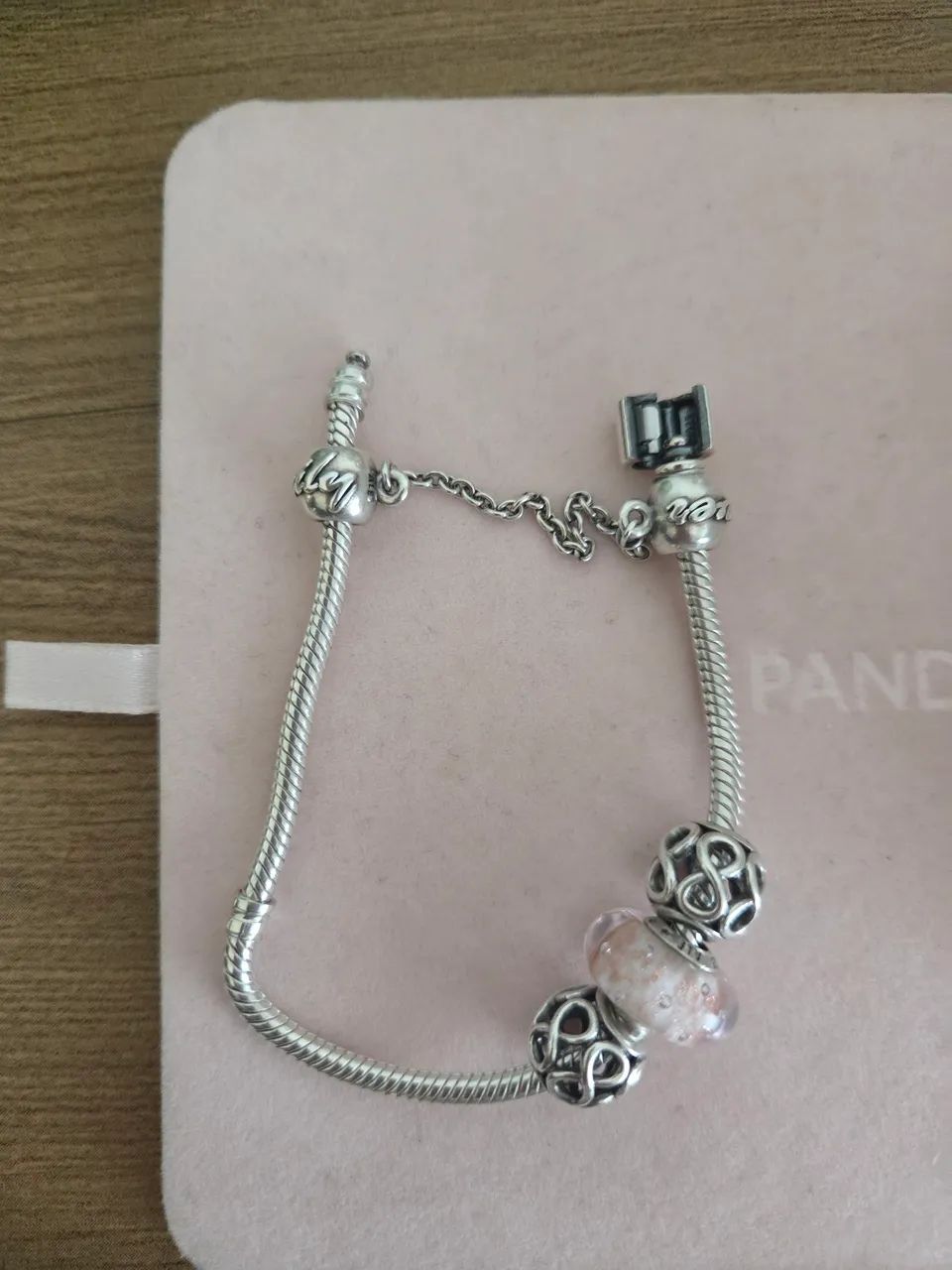 Pandora 16 cm e 3 berloques e 1 corrente segurança com cx