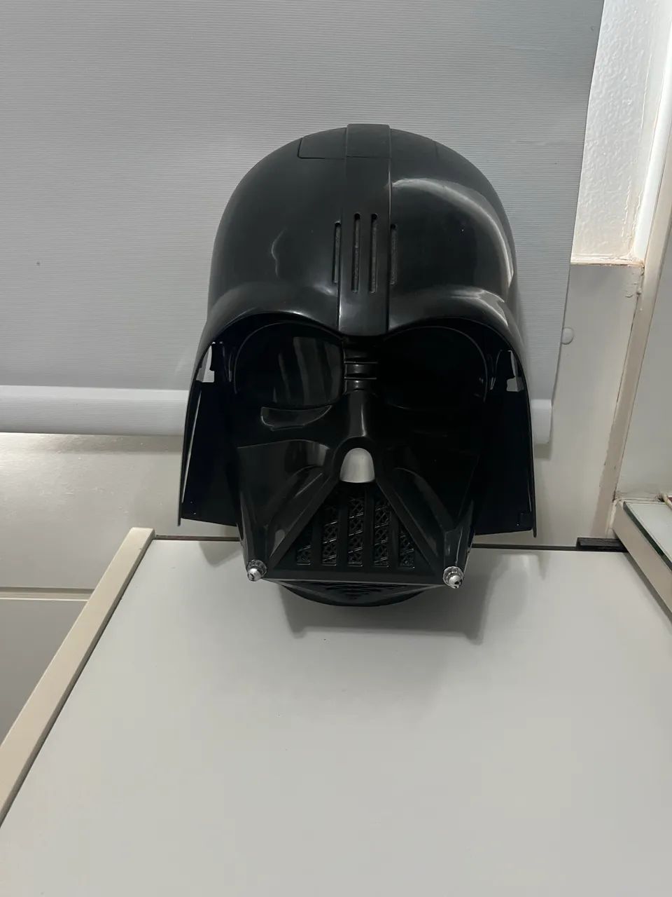 Capacete raro Darth Vader Oficial que emite sons e falas do vilão 