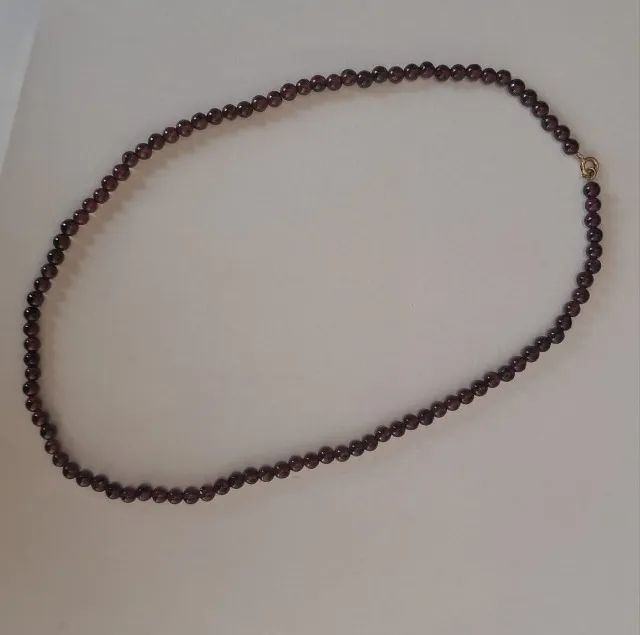 COLAR DE GRANADA NATURAL COM FECHO DE OURO - 41 CM 