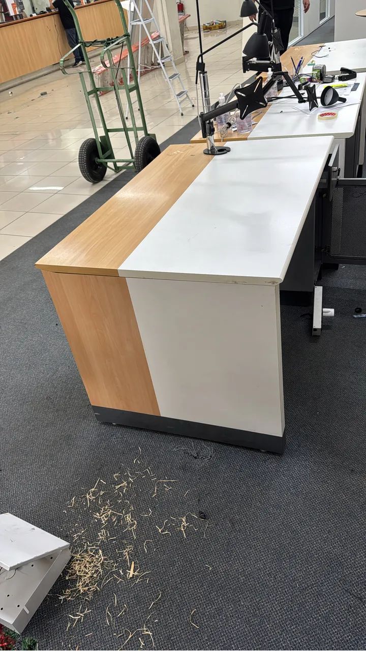 Mesa reta com uma gaveta e suporte para CPU - Foto 2