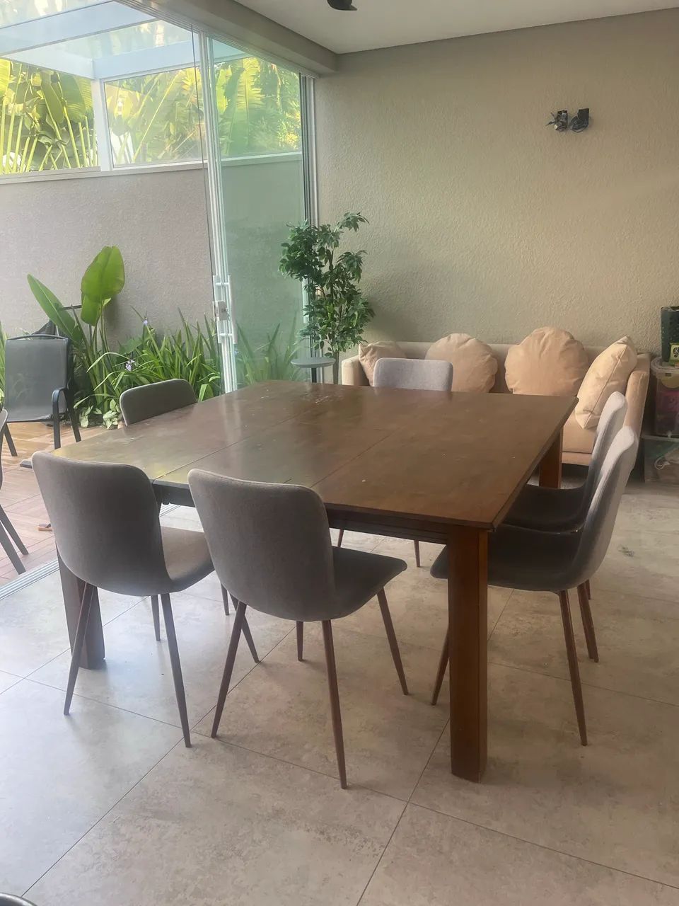 Mesa retrátil de madeira com 6 cadeiras - R$800 - Foto 3