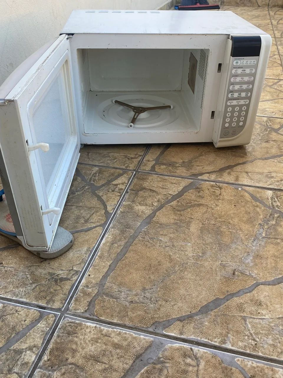 Micro-ondas com carcaça boa  - Foto 2